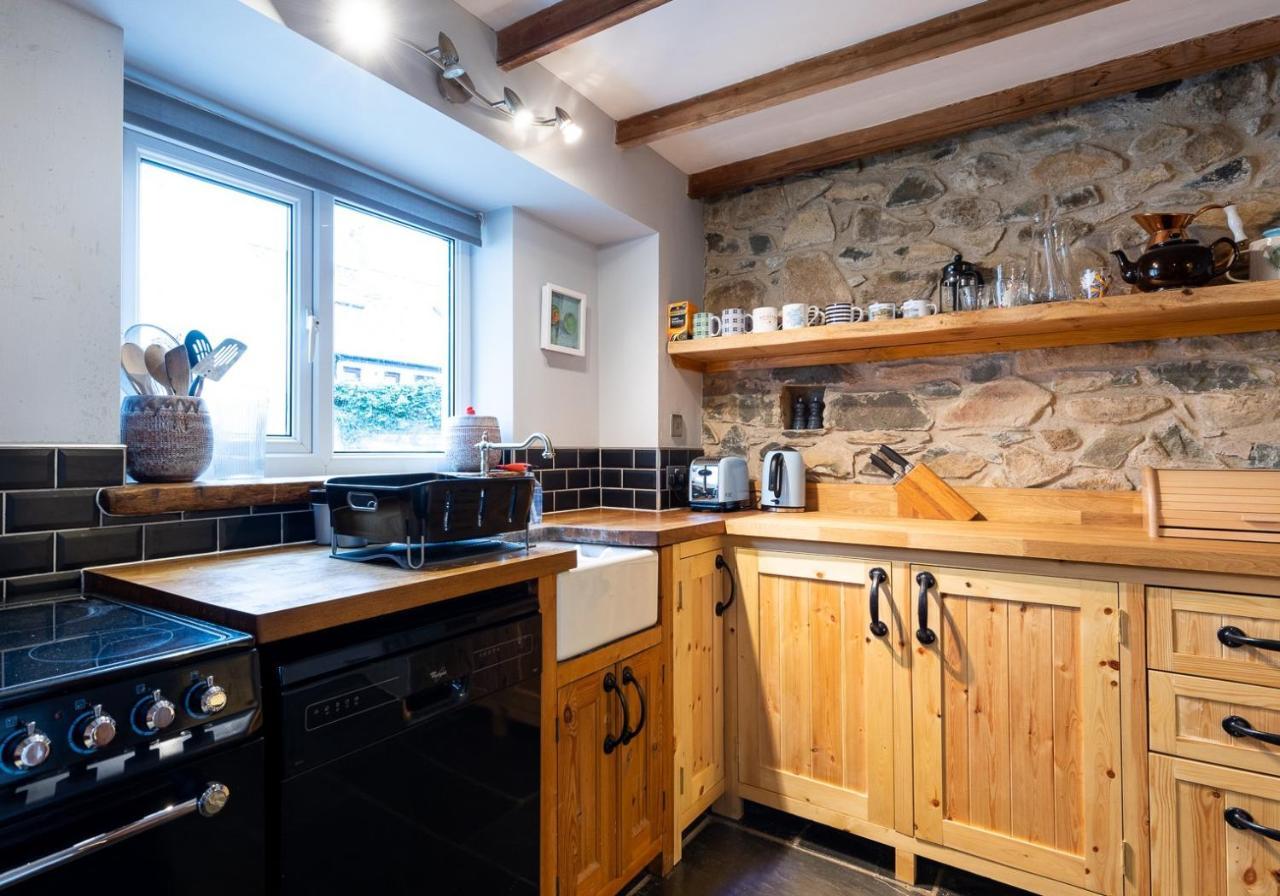Bwthyn Capten - A Charming Cottage For Up To 6 Newport  Exterior photo